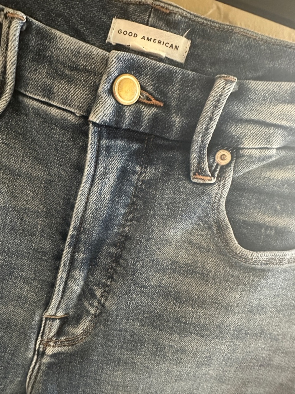Good American Women's Mid Wash Blue Jeans 6/28